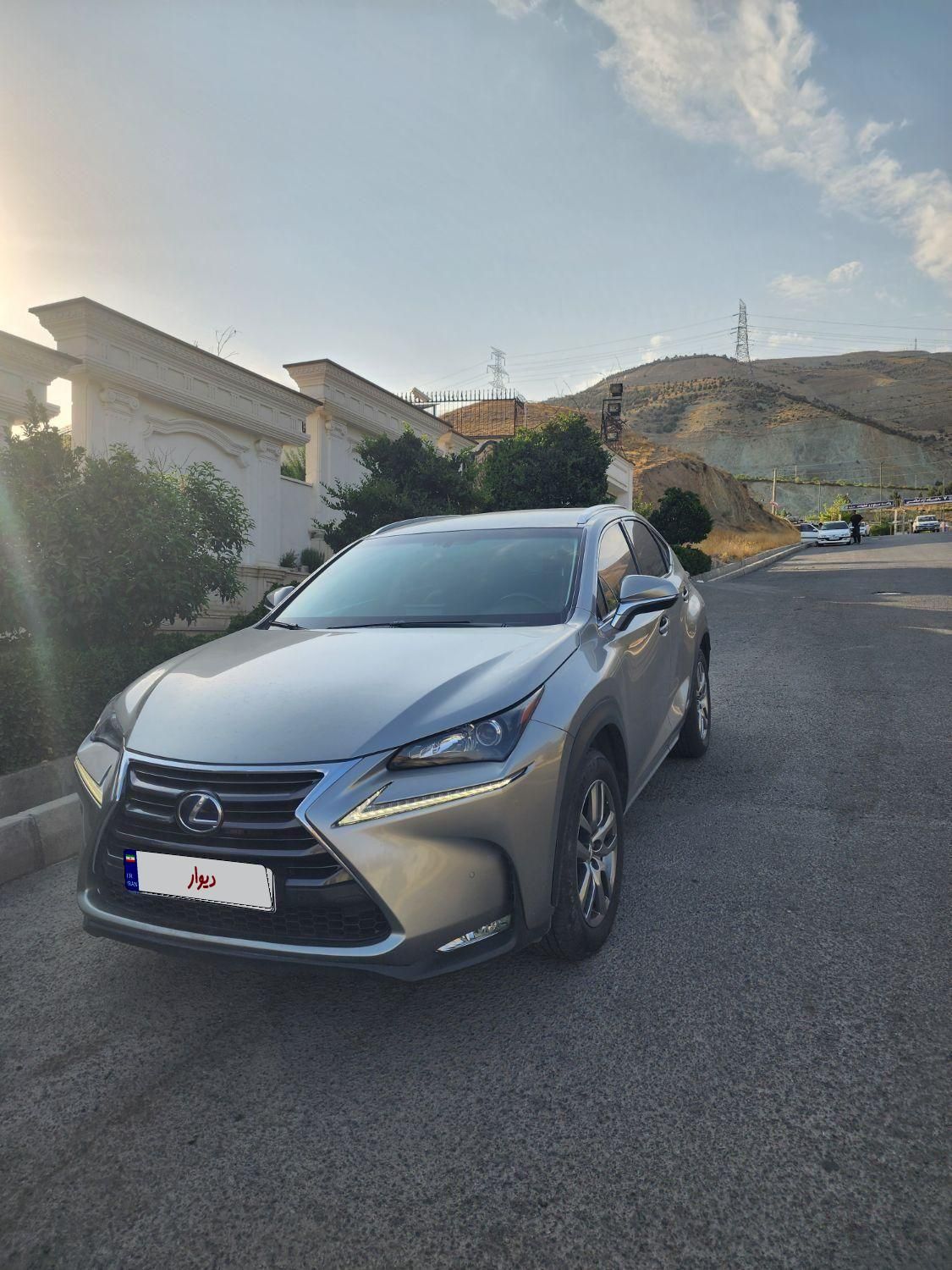 لکسوس NX هیبرید 300H - 2017