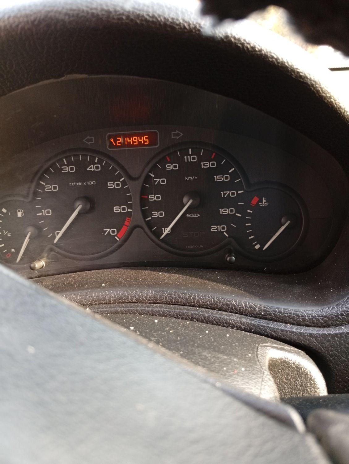 پژو ۲۰۶ صندوق دار v8 - 1390