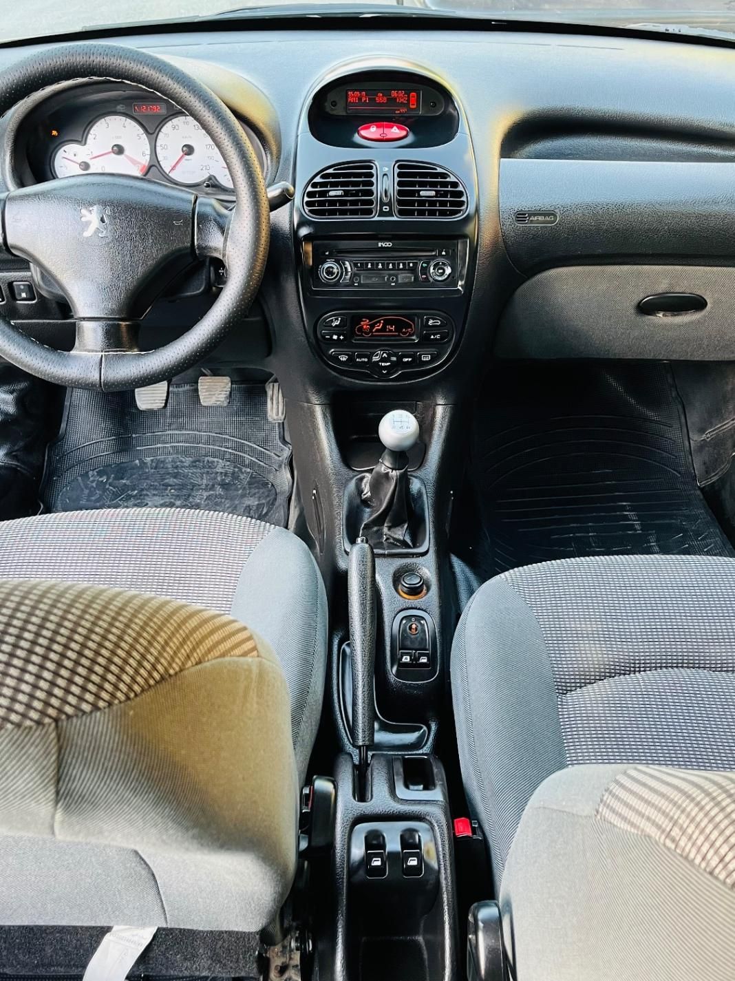 پژو ۲۰۶ صندوق دار v8 - 1394