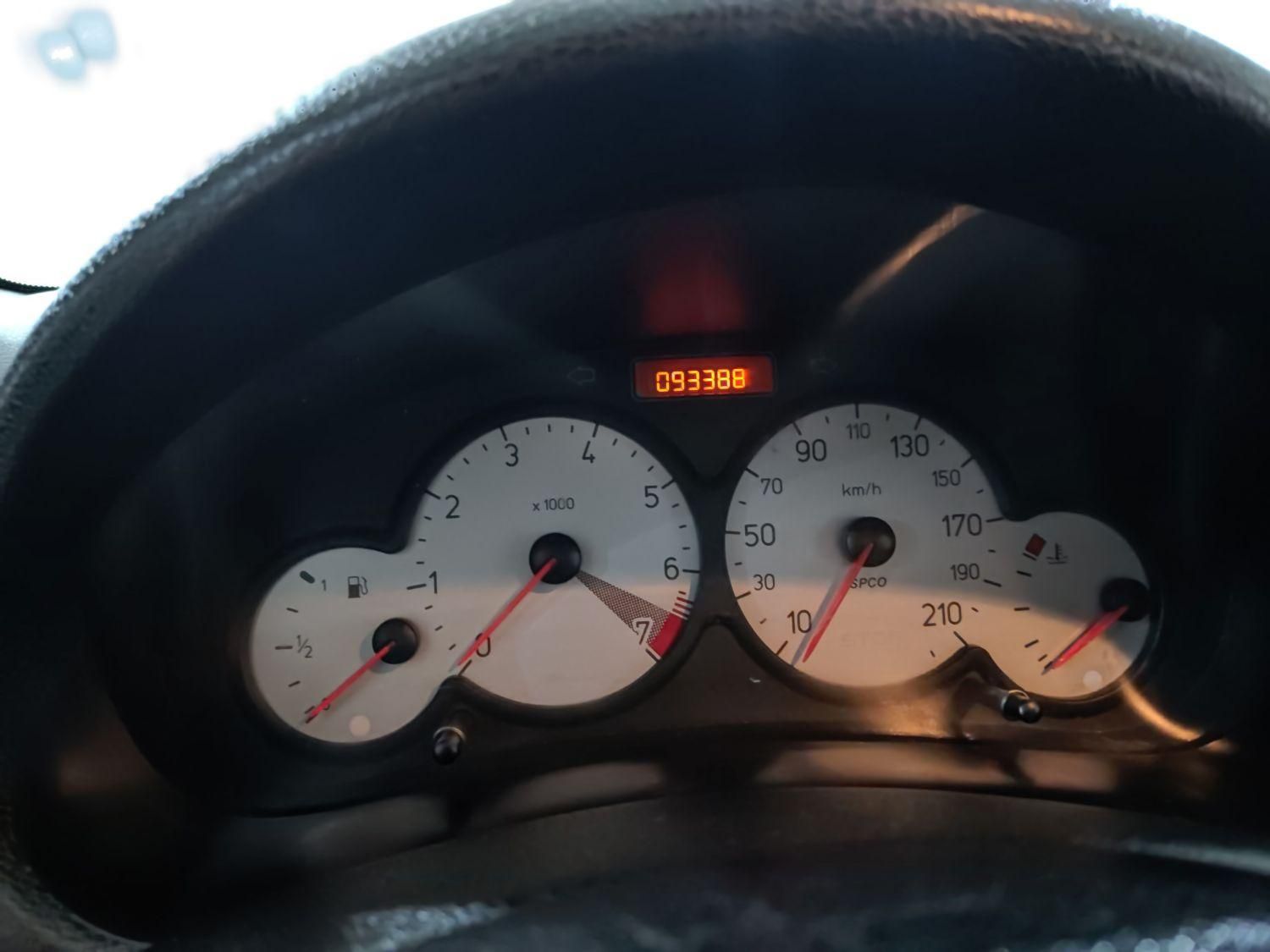 پژو ۲۰۶ صندوق دار v8 - 1397