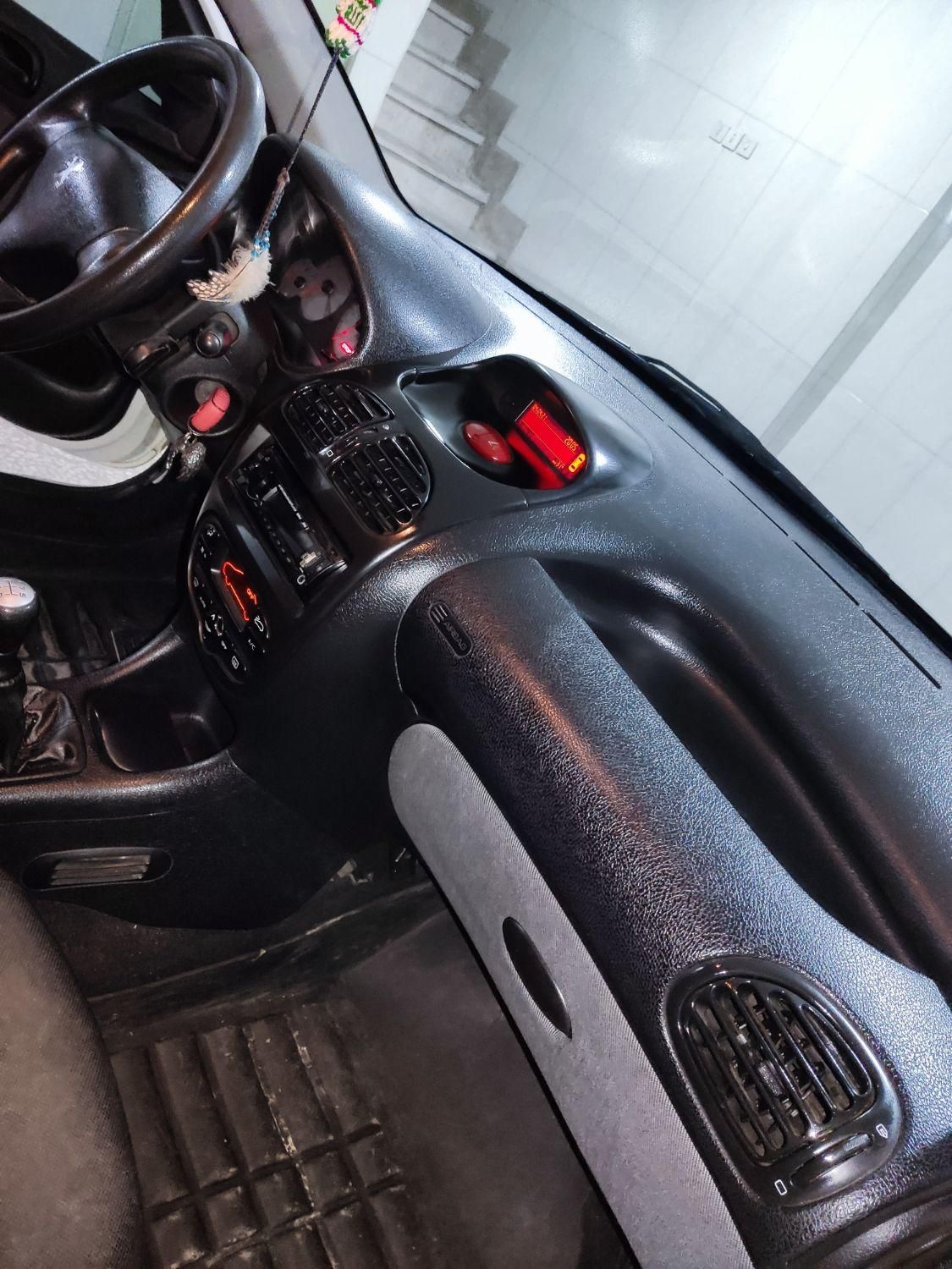 پژو ۲۰۶ صندوق دار v8 - 1397