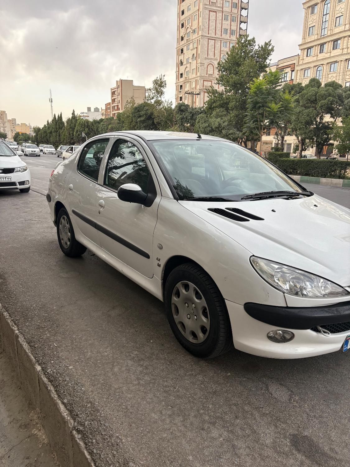 پژو ۲۰۶ صندوق دار v8 - 1390