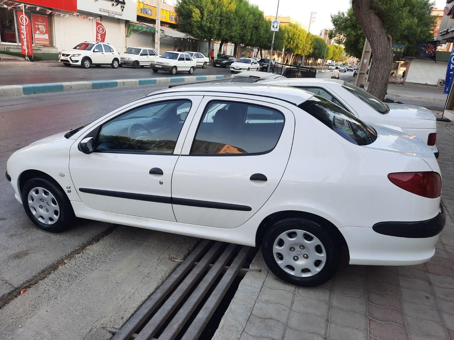 پژو ۲۰۶ صندوق دار v8 - 1399
