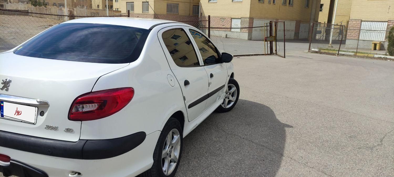 پژو ۲۰۶ صندوق دار v8 - 1393