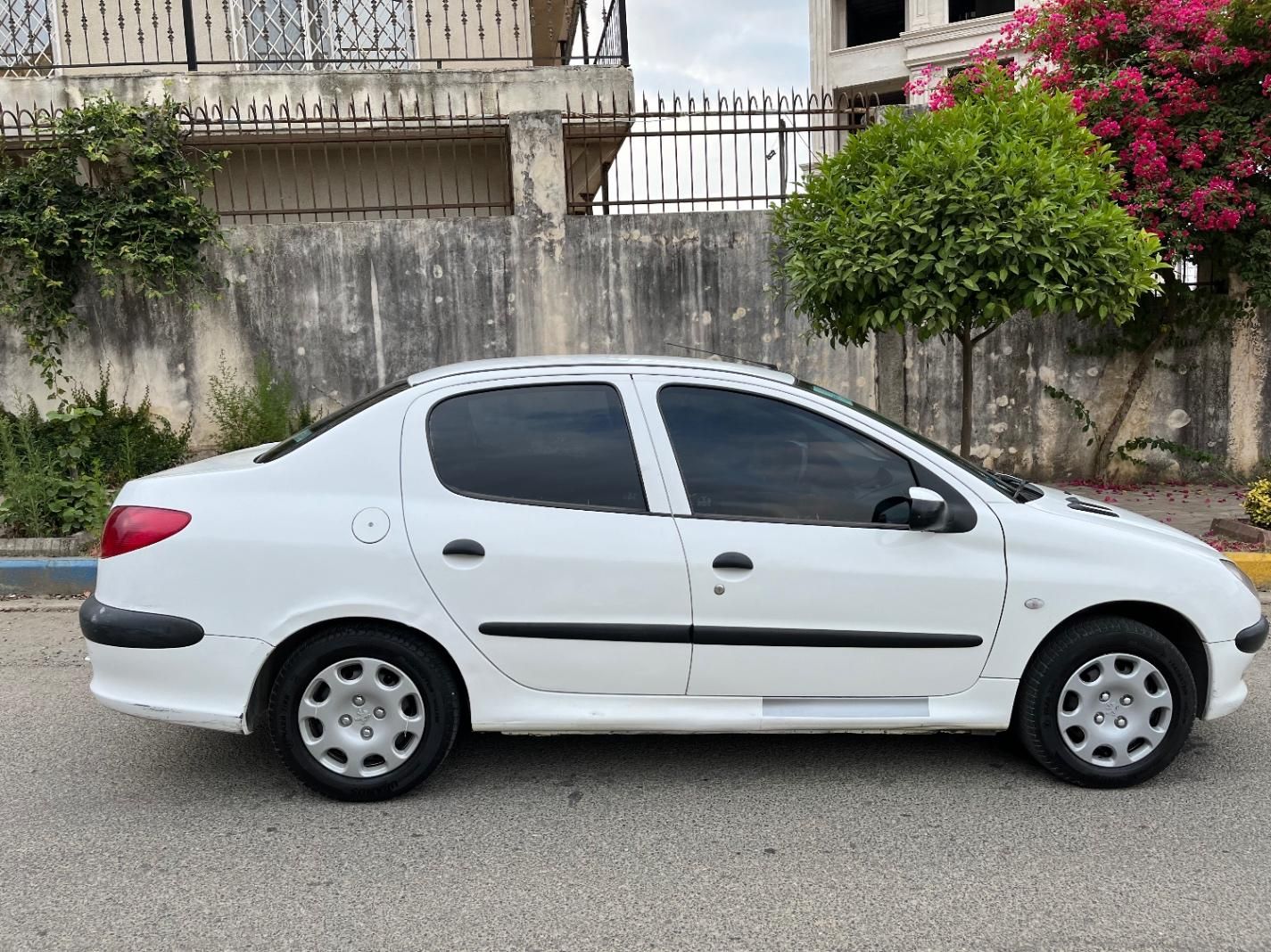 پژو ۲۰۶ صندوق دار v8 - 1396