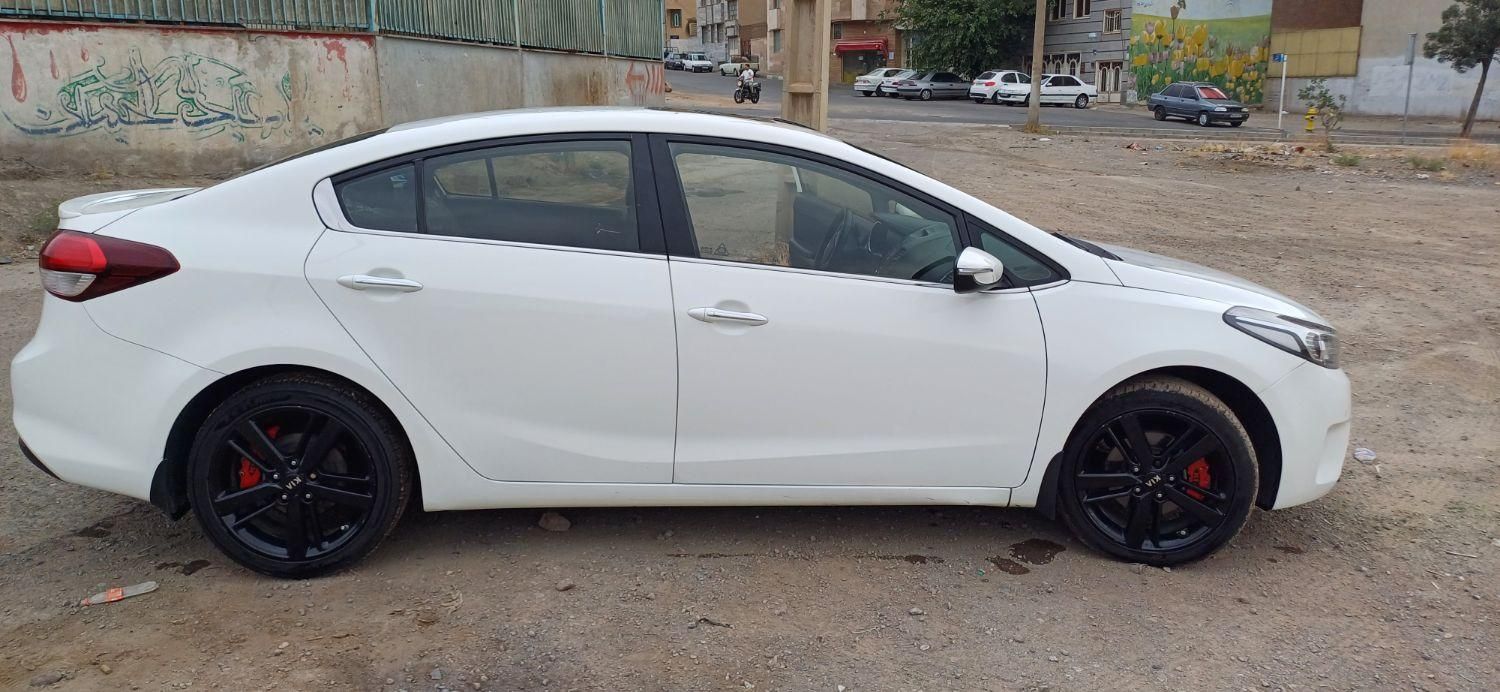 کیا سراتو 2.0 لیتر اتوماتیک GT لاین - 2017