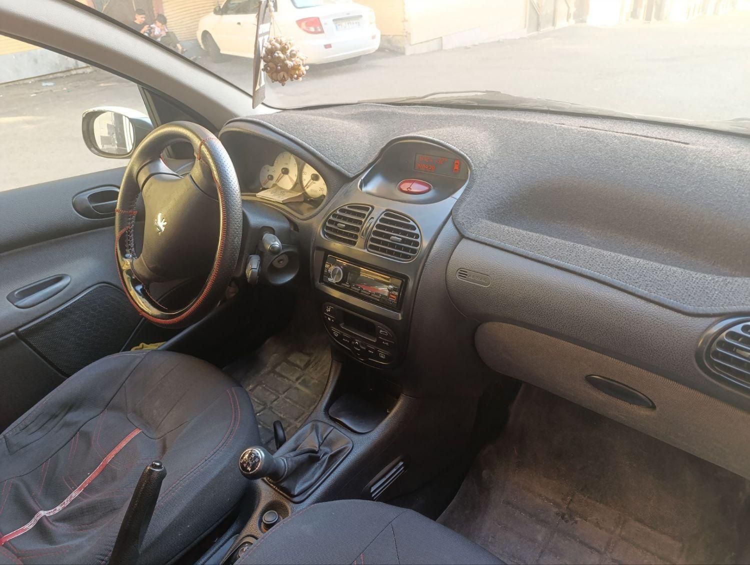 پژو ۲۰۶ صندوق دار v8 - 1392