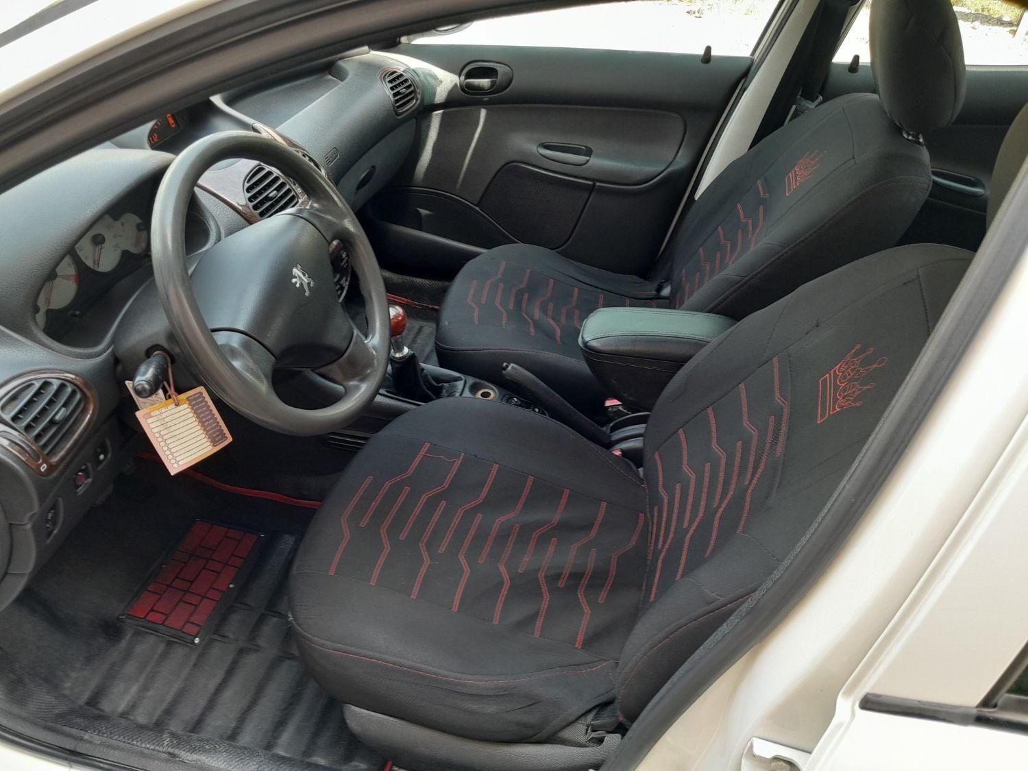 پژو ۲۰۶ صندوق دار v8 - 1393