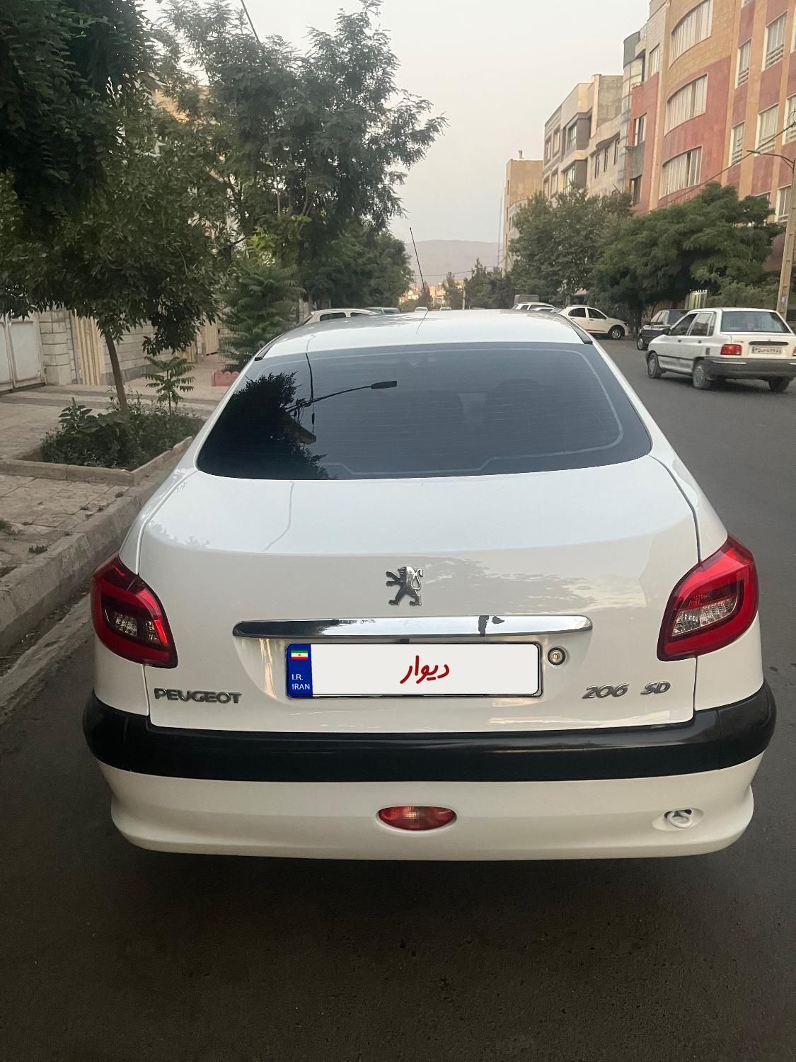 پژو ۲۰۶ صندوق دار v8 - 1390