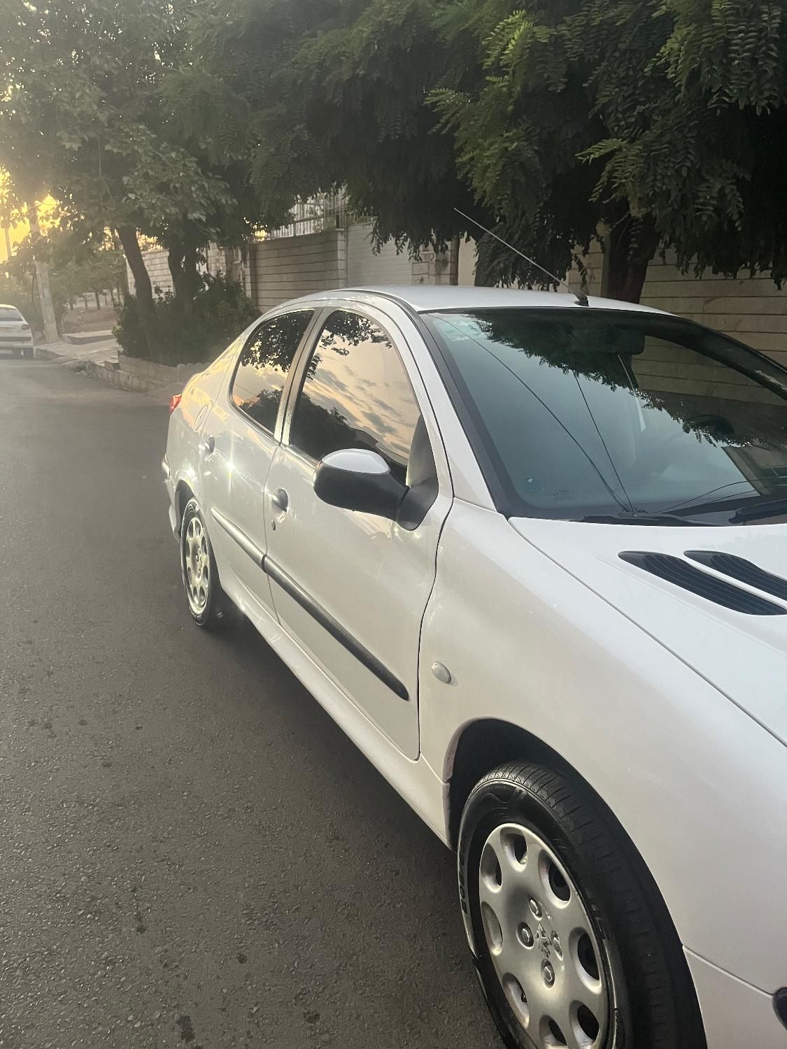 پژو ۲۰۶ صندوق دار v8 - 1390