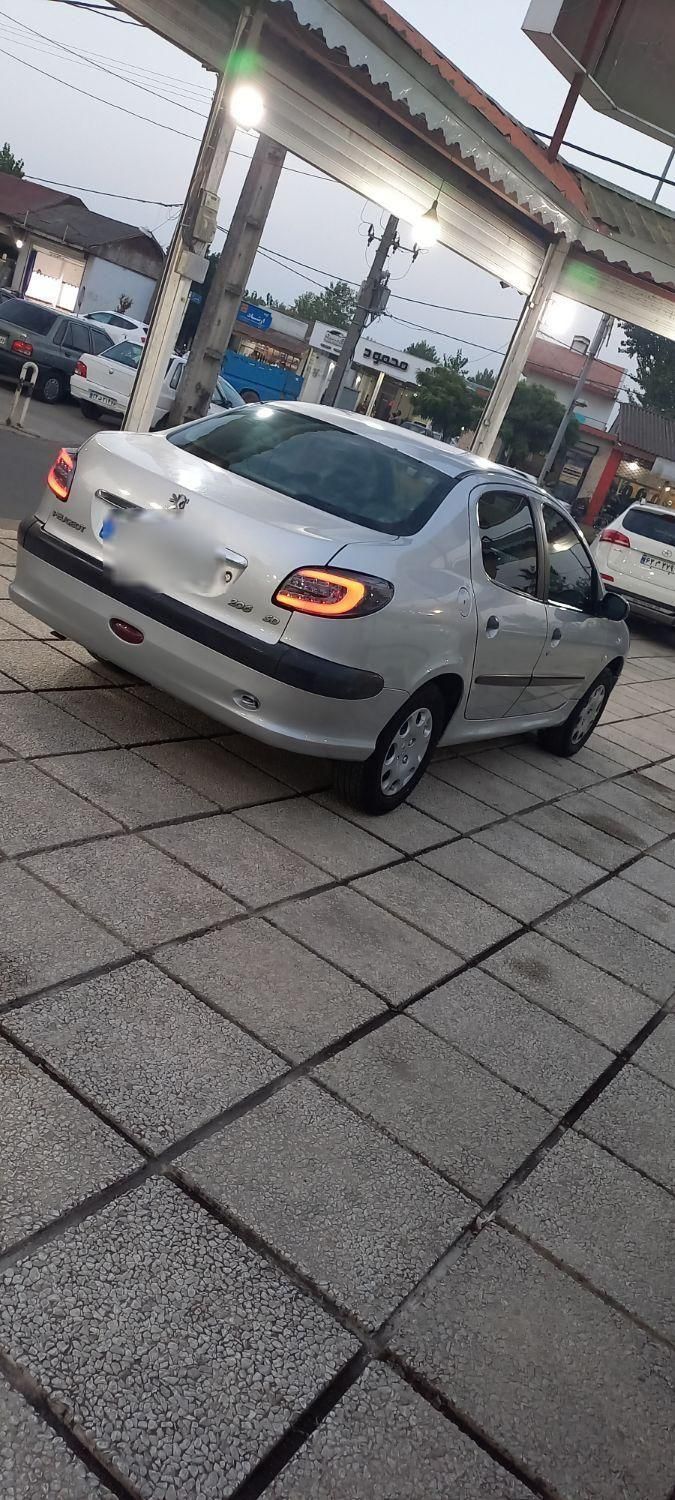 پژو ۲۰۶ صندوق دار v8 - 1386