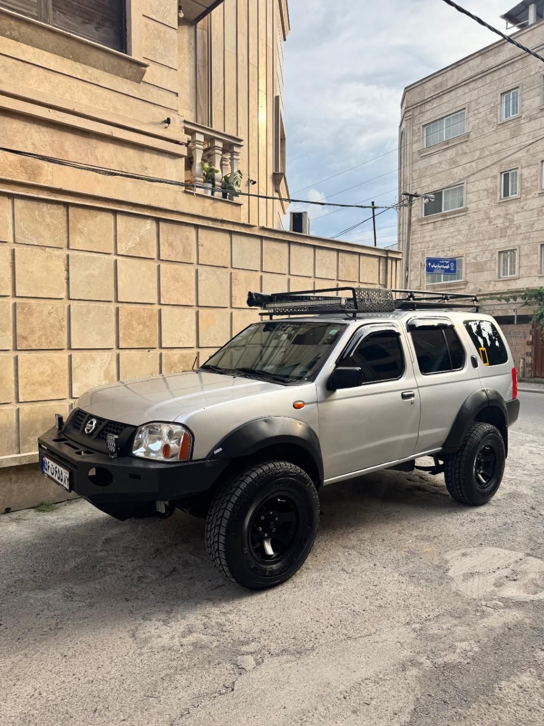 نیسان رونیز دنده‌ای - 1383