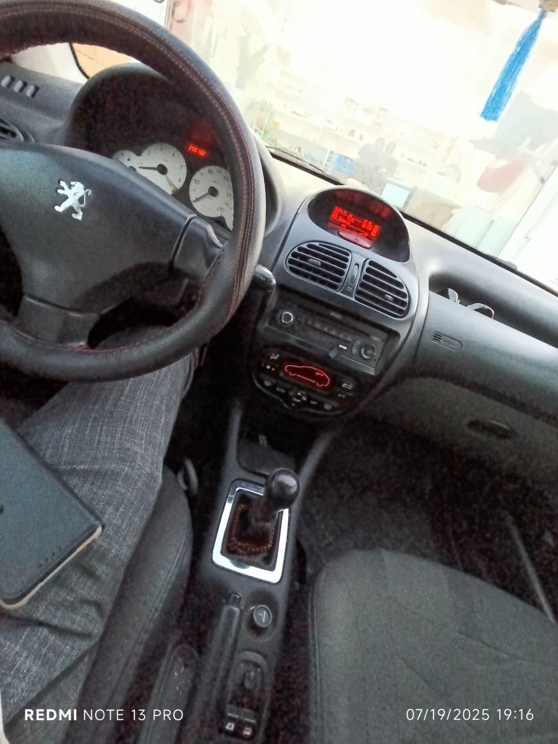 پژو ۲۰۶ صندوق دار v8 - 1393
