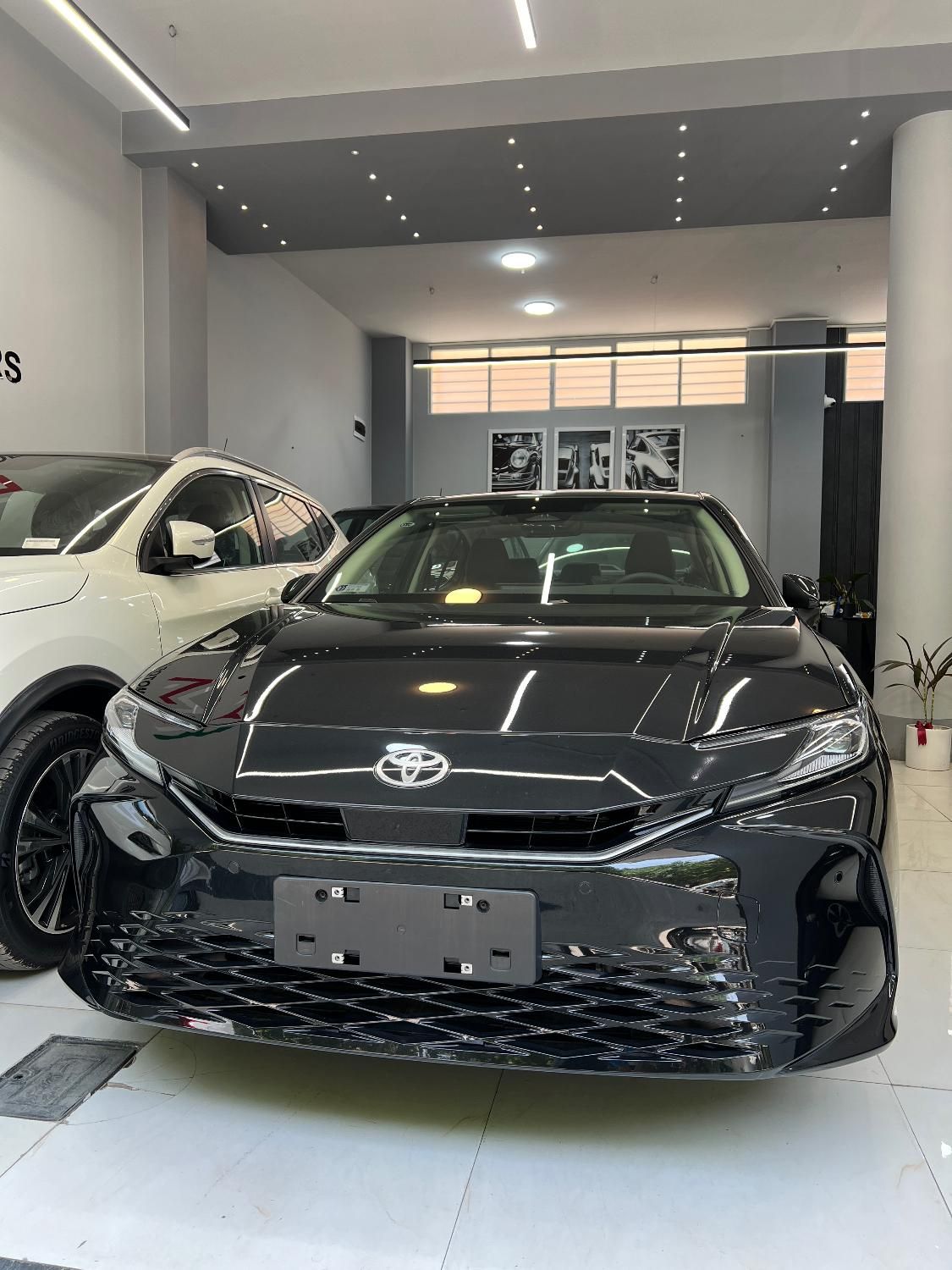تویوتا کمری XLE - 2023
