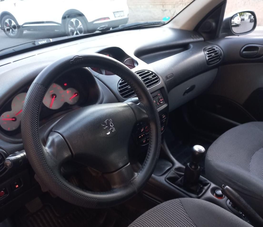 پژو ۲۰۶ صندوق دار v8 - 1398
