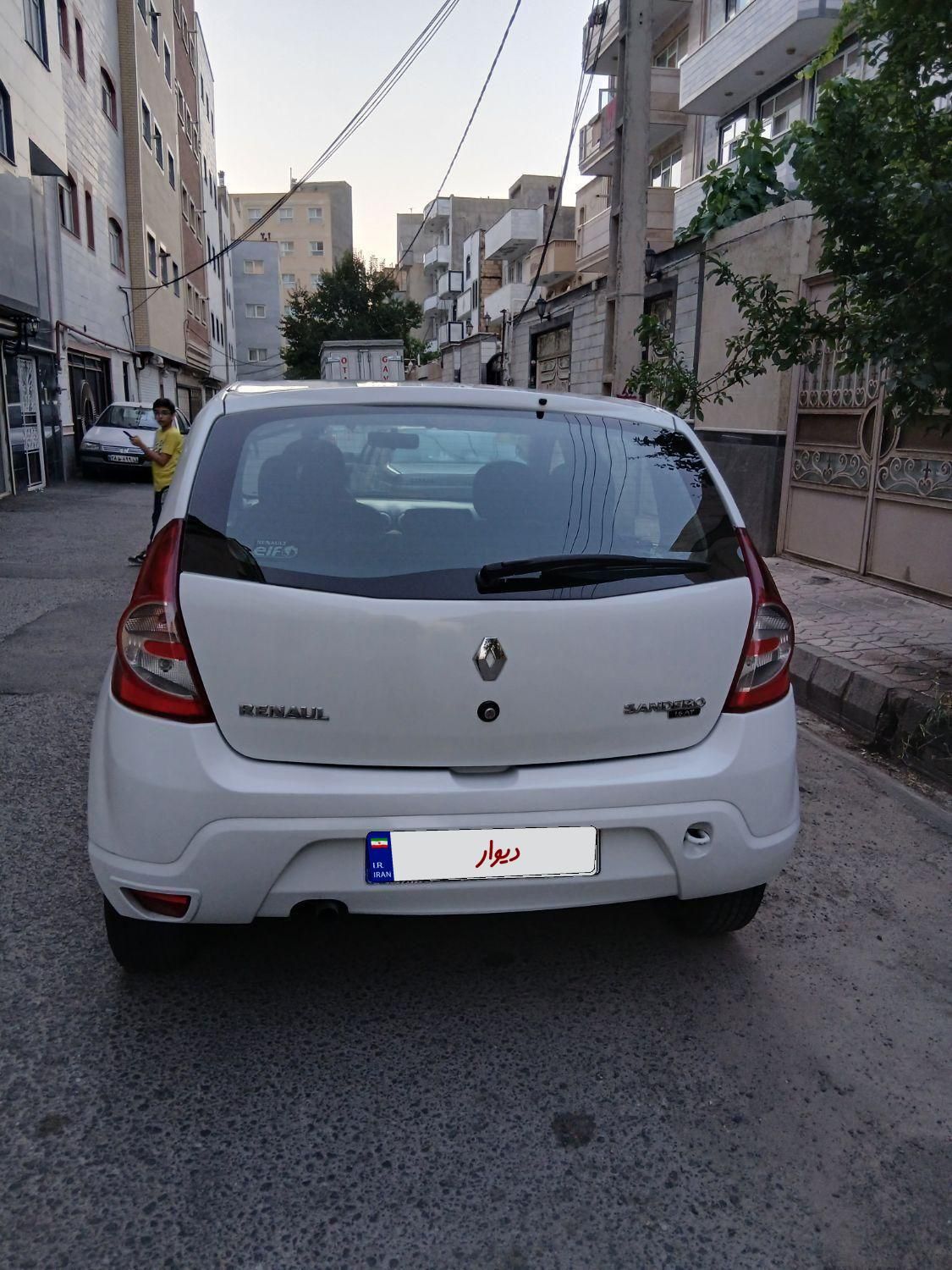 رنو ساندرو اتوماتیک - 1395