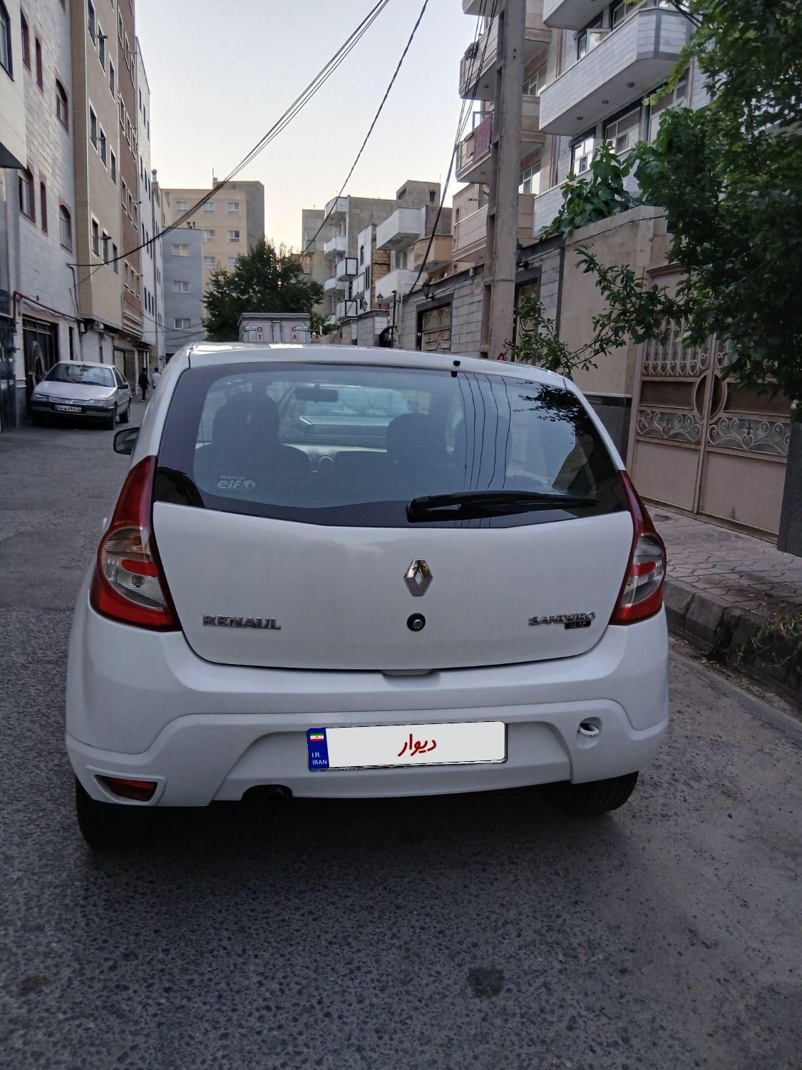 رنو ساندرو اتوماتیک - 1395