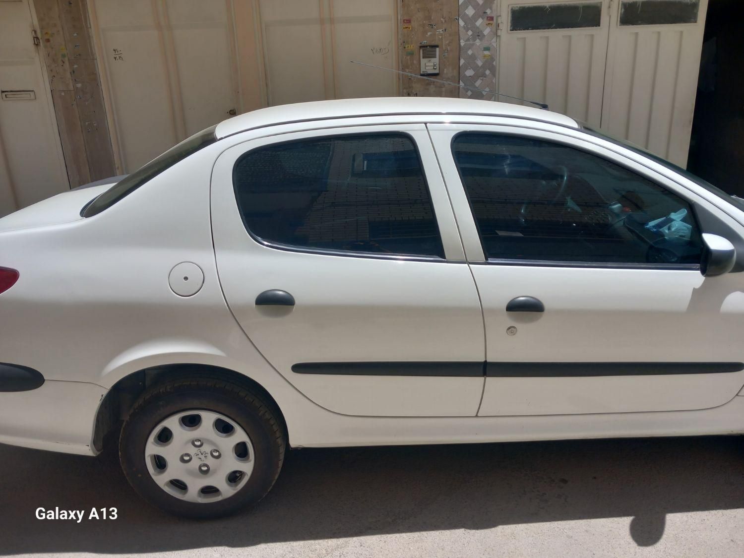 پژو ۲۰۶ صندوق دار v8 - 1397