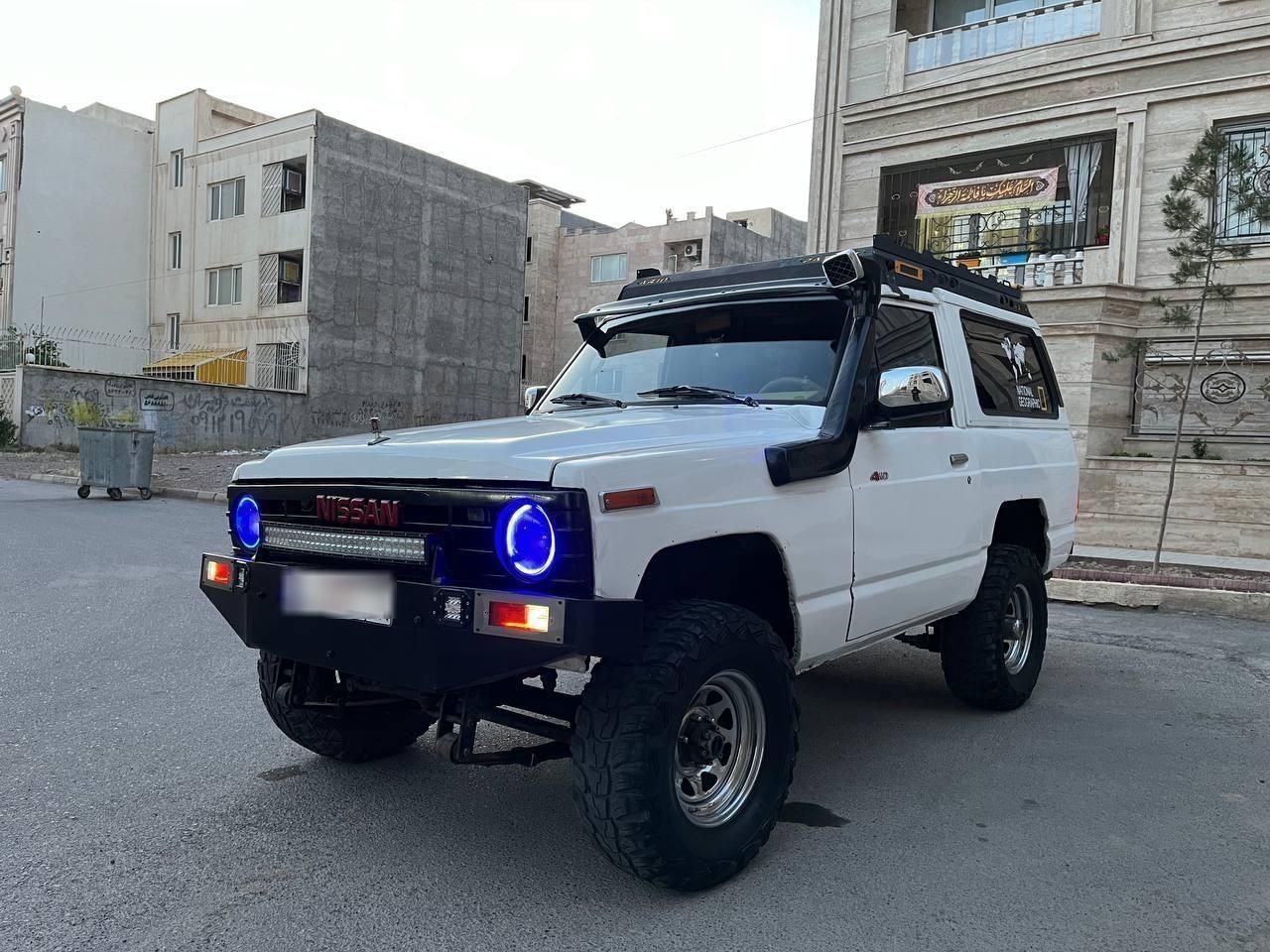 نیسان پاترول دو درب دنده‌ای - 1993