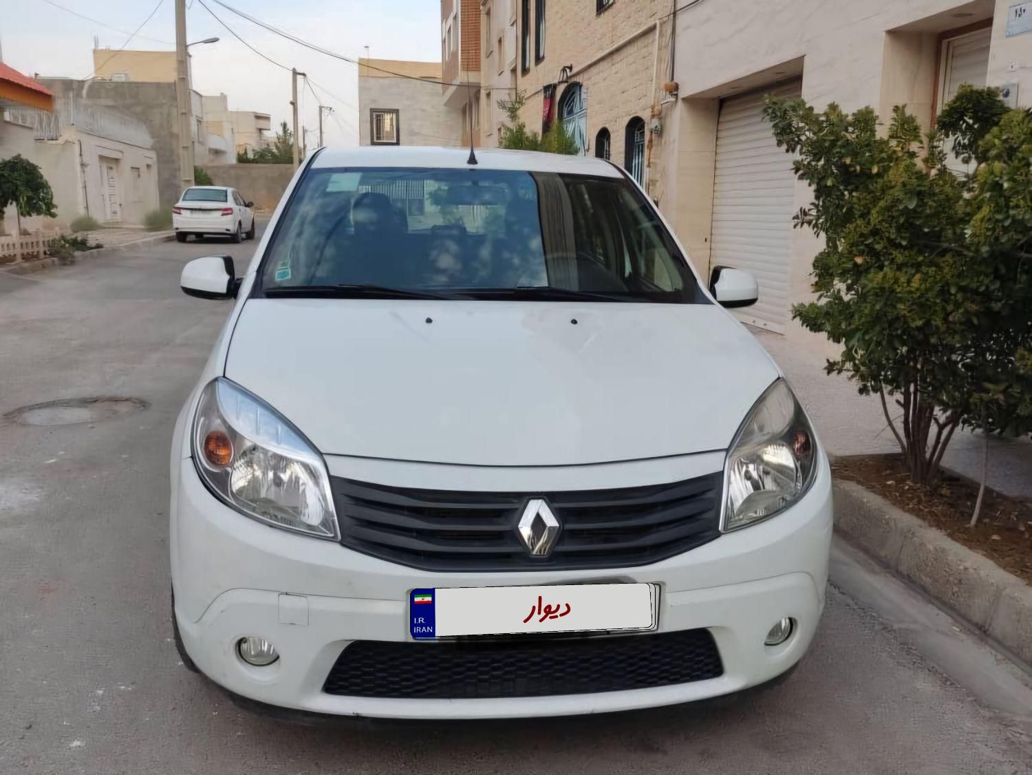 رنو ساندرو اتوماتیک - 1395