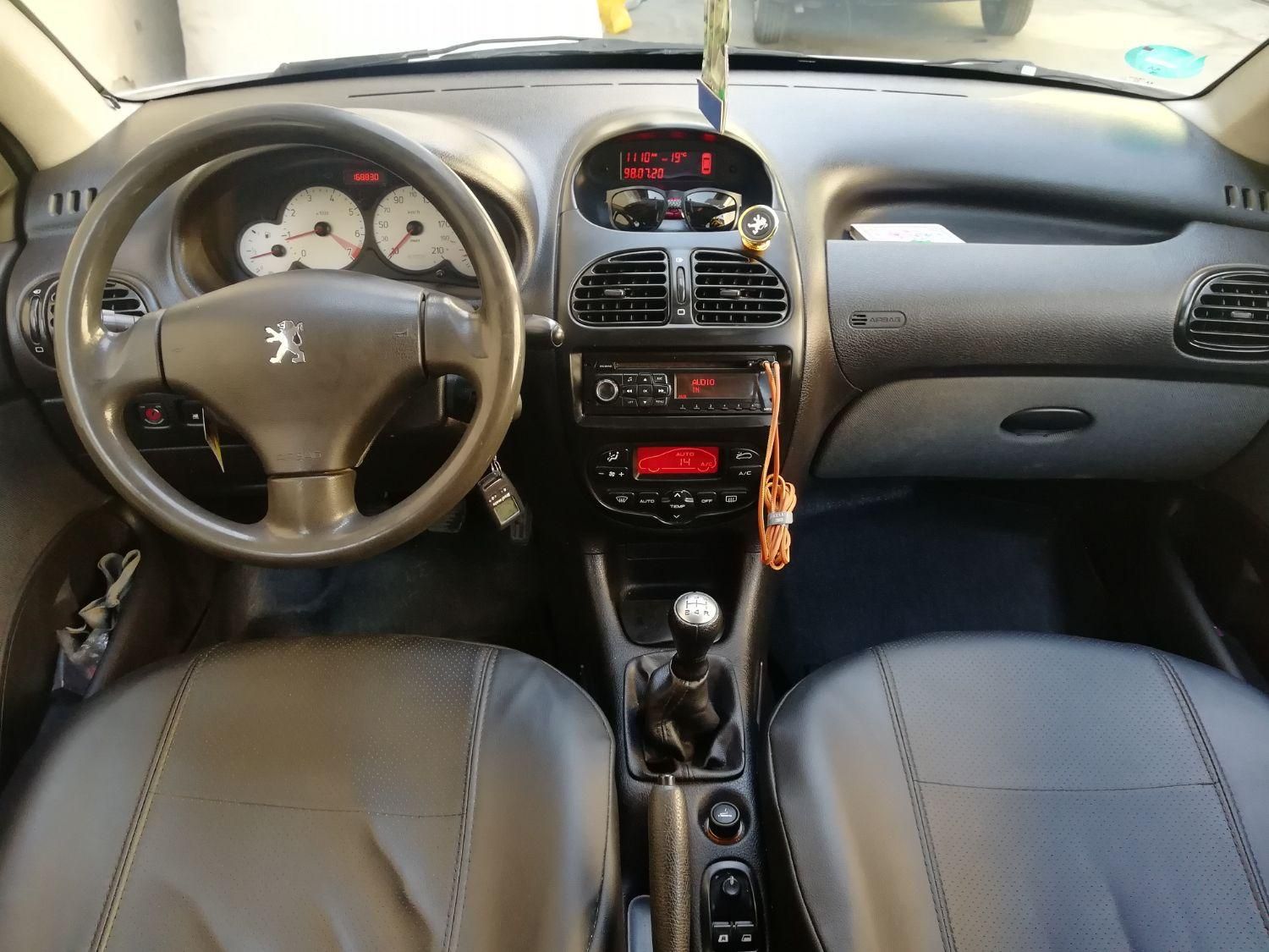 پژو ۲۰۶ صندوق دار v8 - 1392