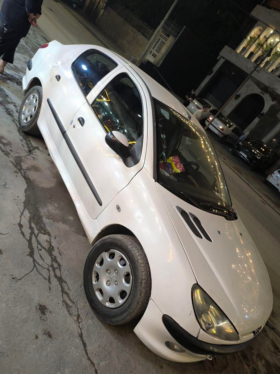 پژو ۲۰۶ صندوق دار v8 - 1393