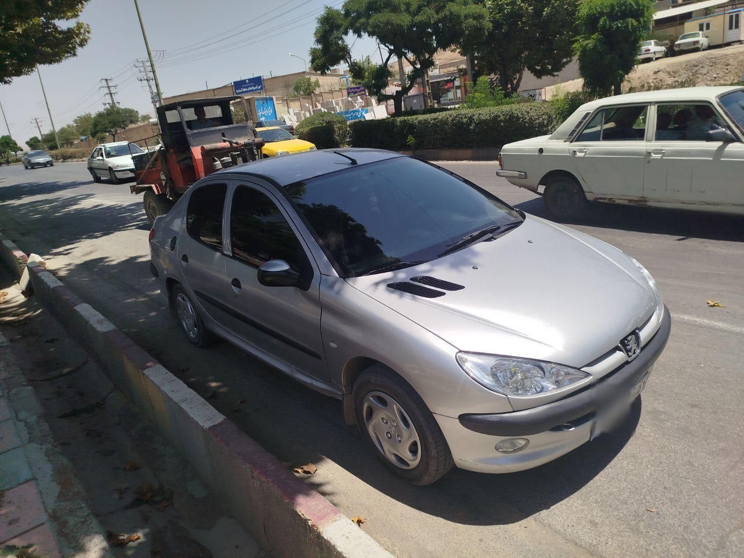 پژو ۲۰۶ صندوق دار v8 - 1386
