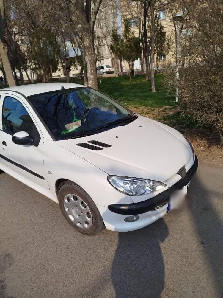 پژو ۲۰۶ صندوق دار v8 - 1391