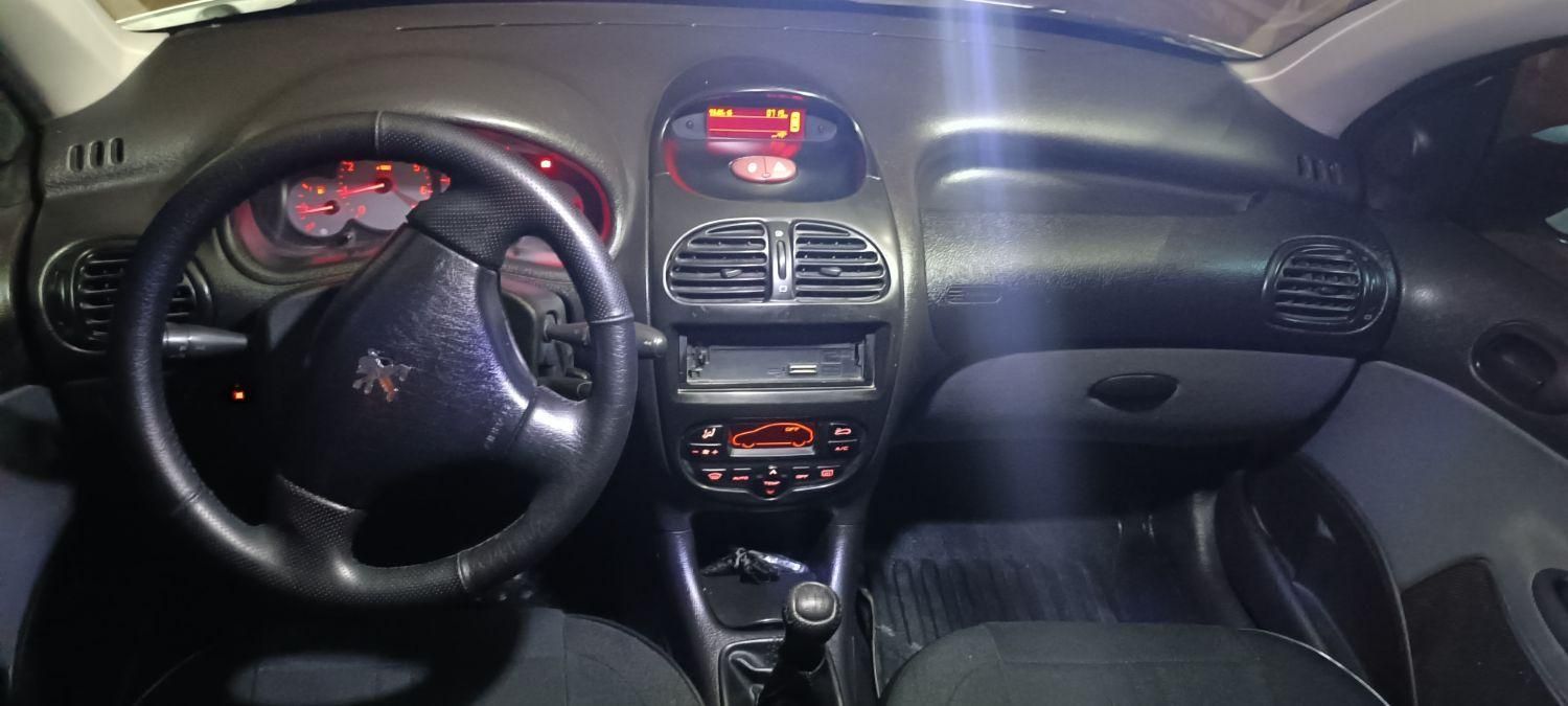 پژو ۲۰۶ صندوق دار v8 - 1394