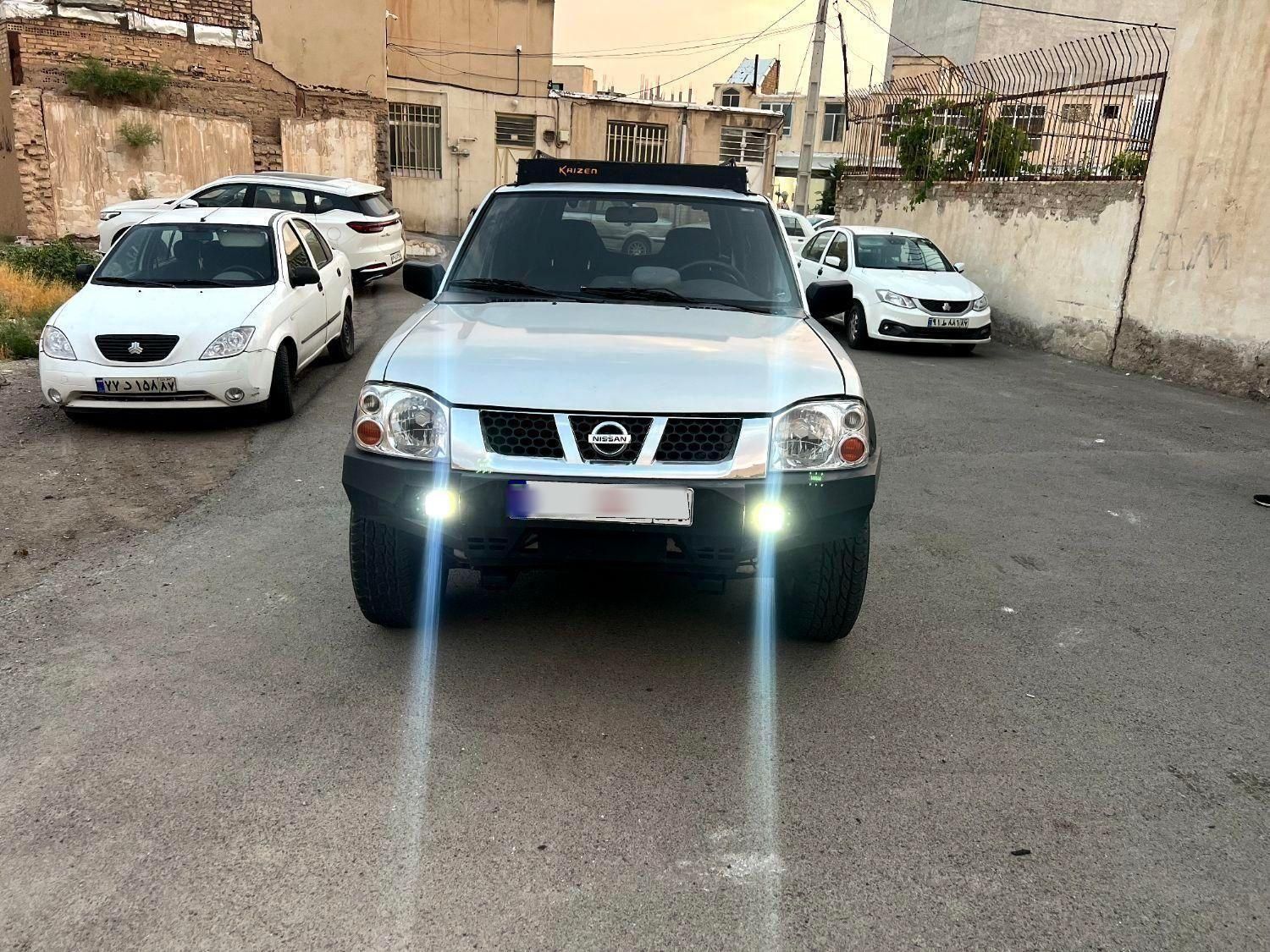 نیسان رونیز دنده‌ای - 1383