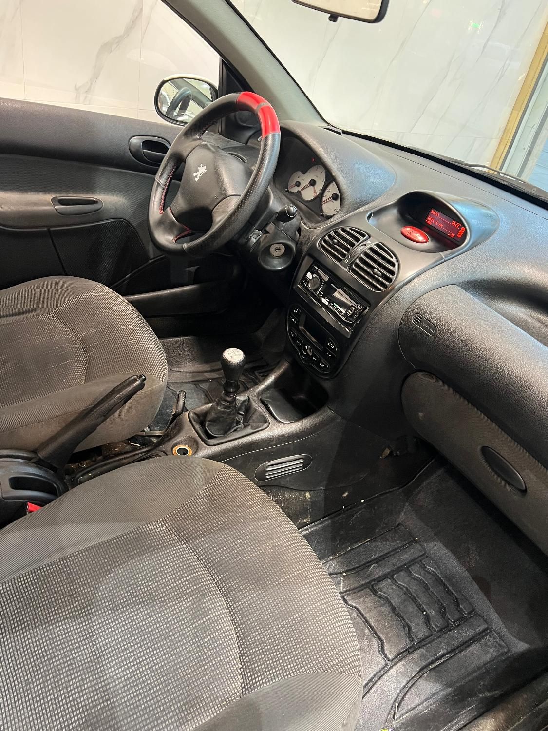 پژو ۲۰۶ صندوق دار v8 - 1398