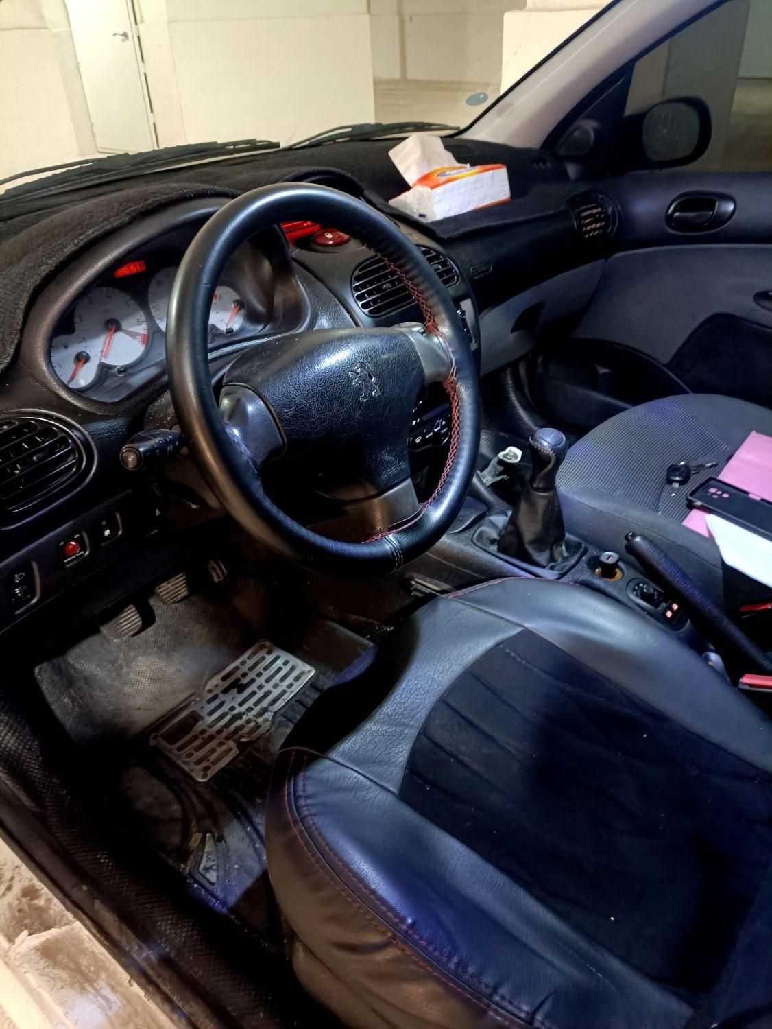 پژو ۲۰۶ صندوق دار v8 - 1396