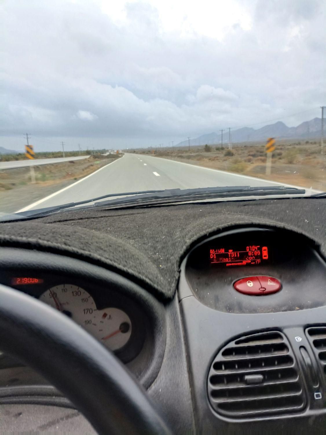 پژو ۲۰۶ صندوق دار v8 - 1396