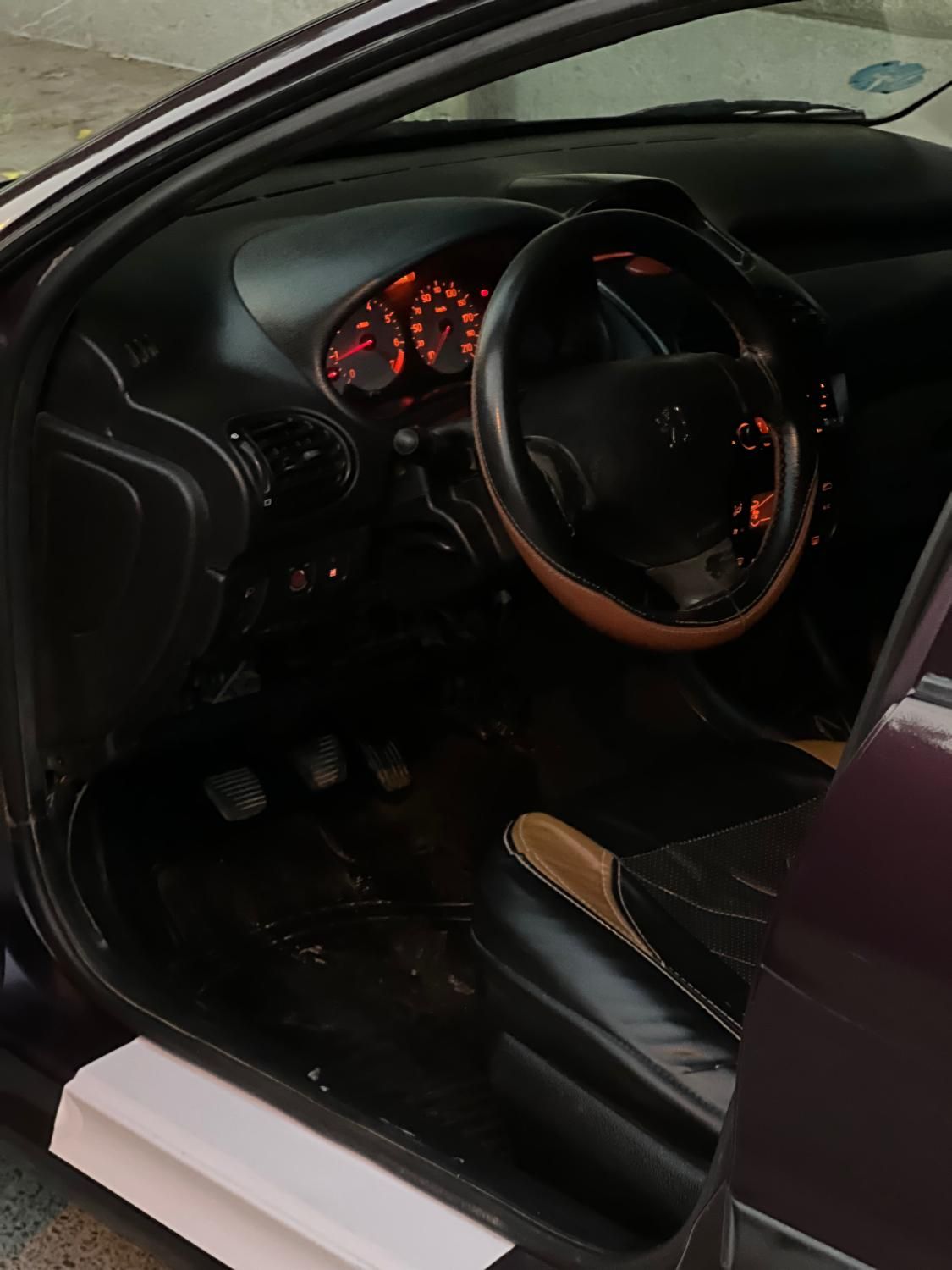 پژو ۲۰۶ صندوق دار v8 - 1391