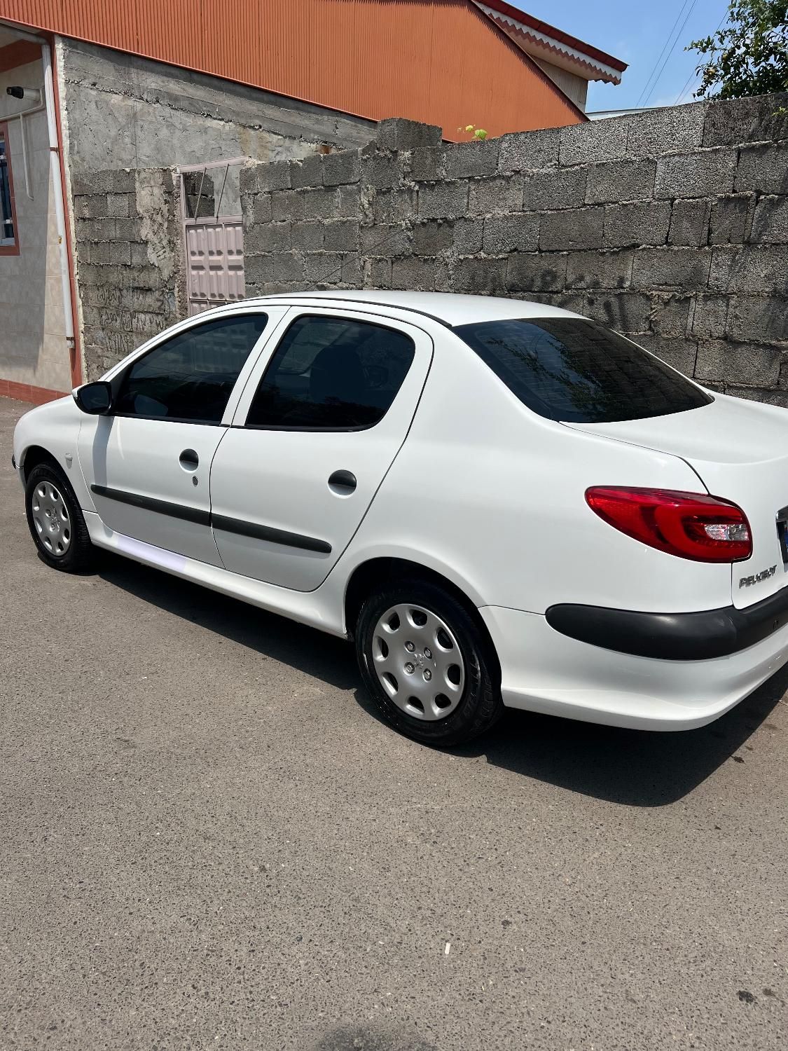 پژو ۲۰۶ صندوق دار v8 - 1396