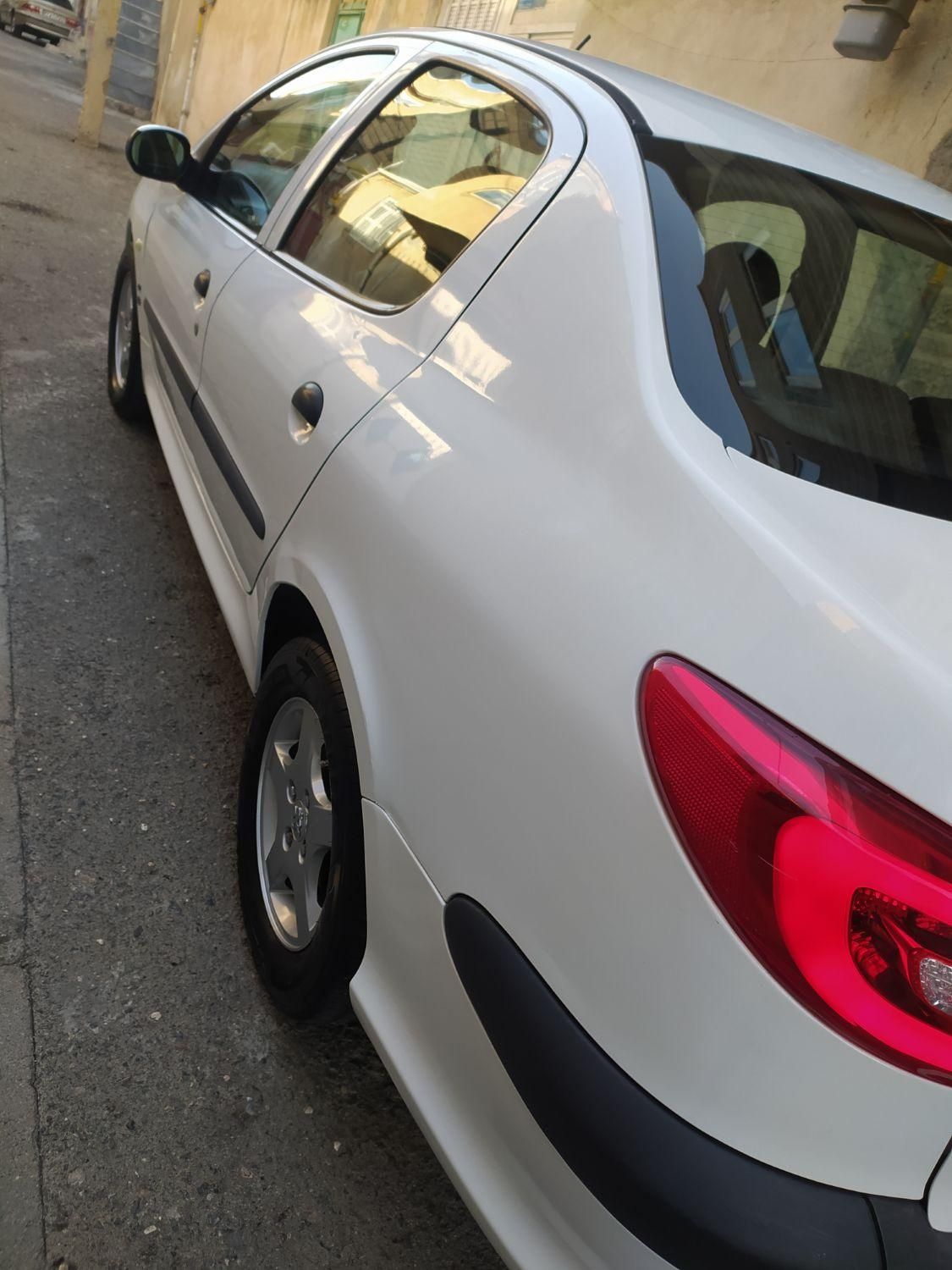 پژو ۲۰۶ صندوق دار v8 - 1393