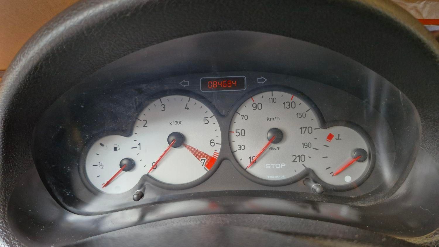 پژو ۲۰۶ صندوق دار v8 - 1394
