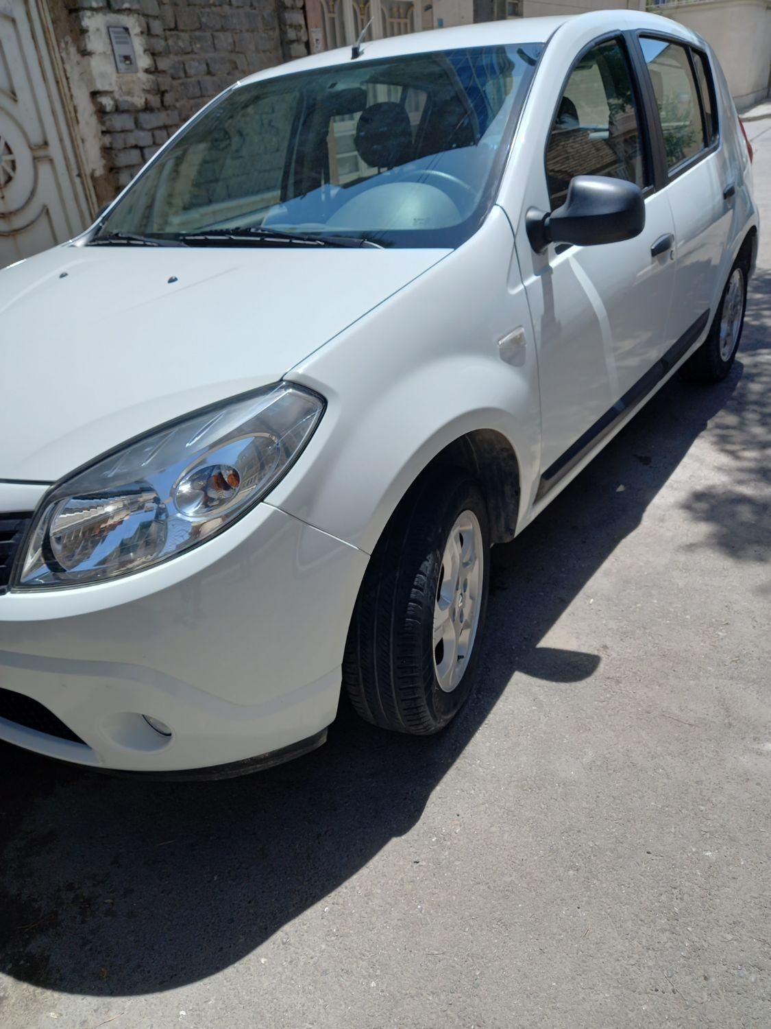 رنو ساندرو دنده ای - 1396