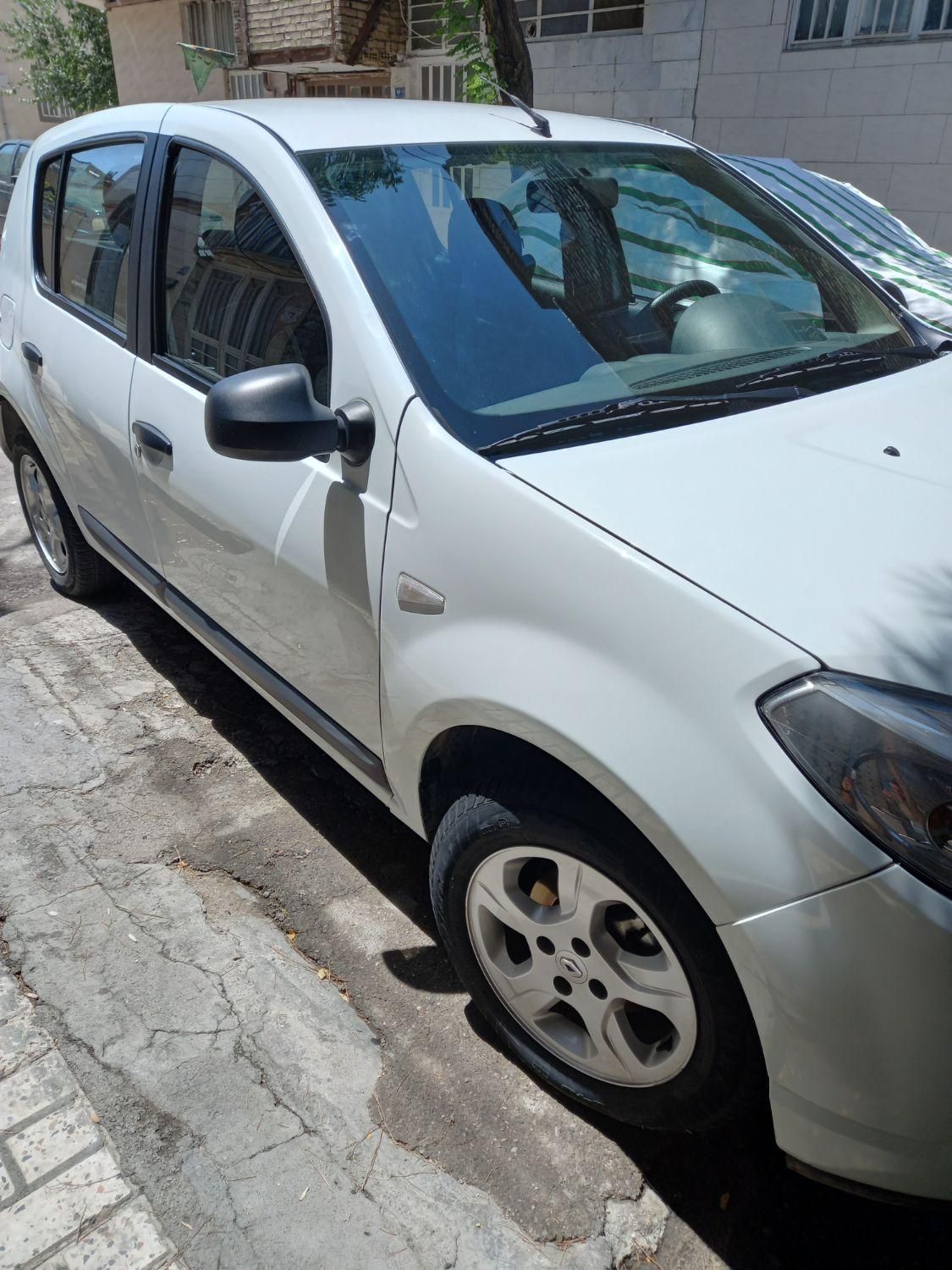 خودرو رنو، ساندرو آگهی ann_19414252