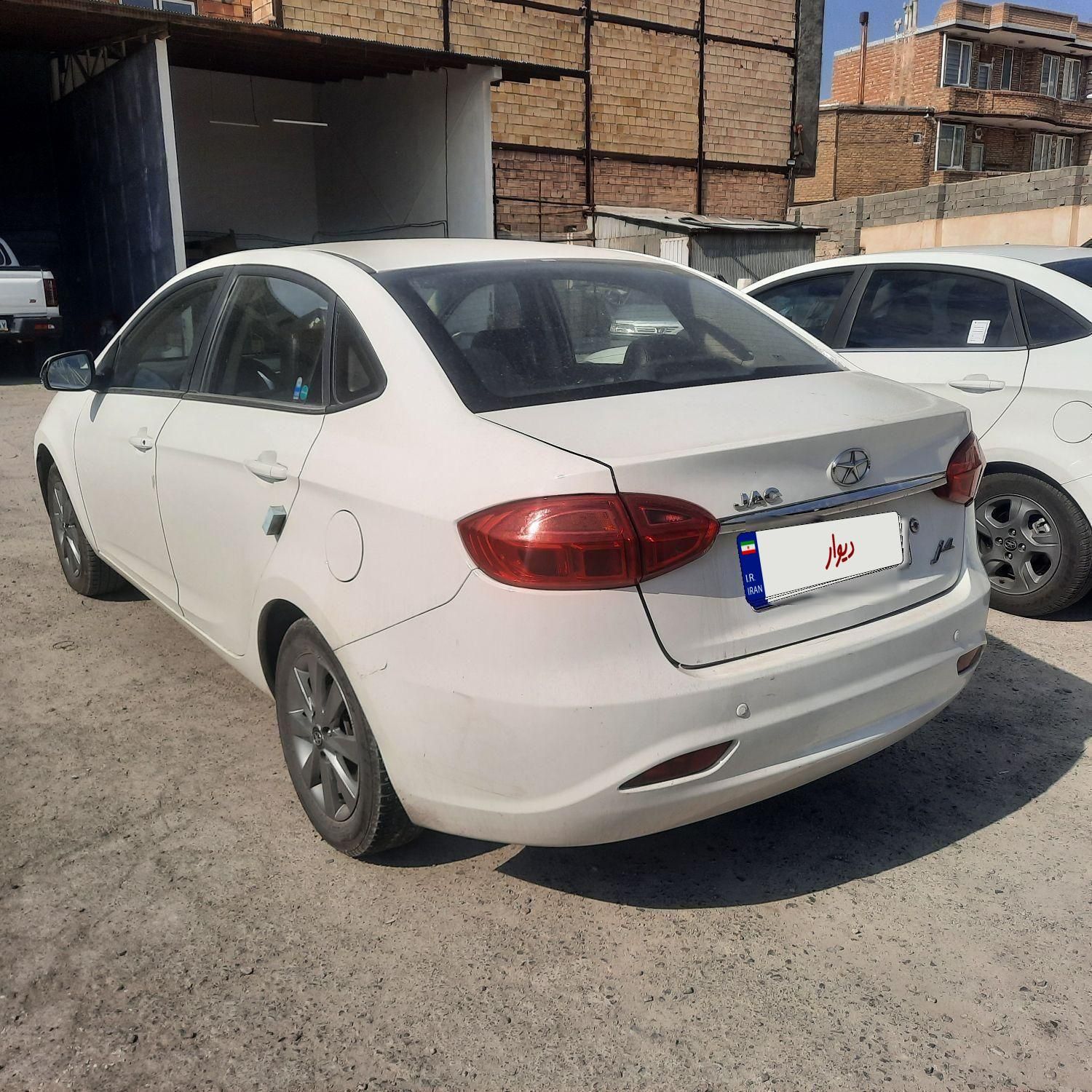 جک J4 اتوماتیک ساده - 1402