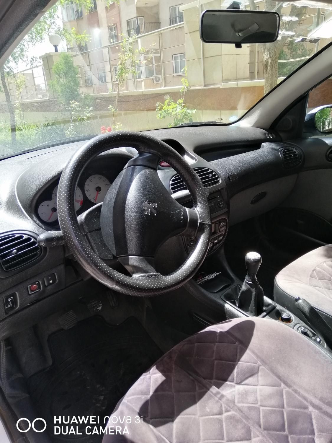 پژو ۲۰۶ صندوق دار v8 - 1395