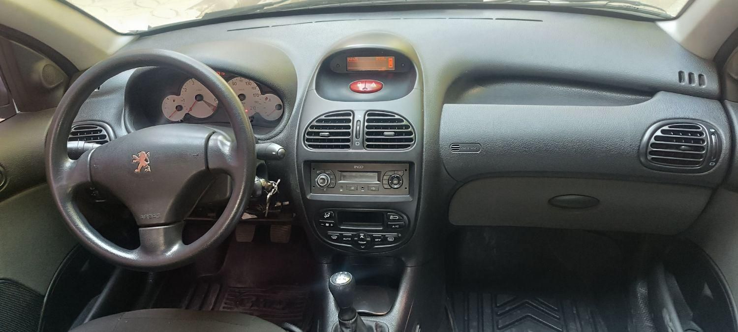 پژو ۲۰۶ صندوق دار v8 - 1399