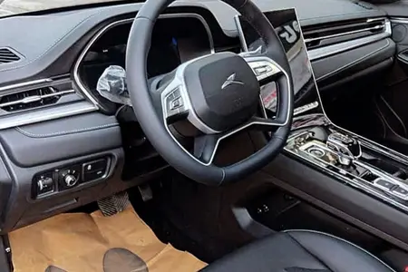 کی ام سی EJ7 پلاس - 2024