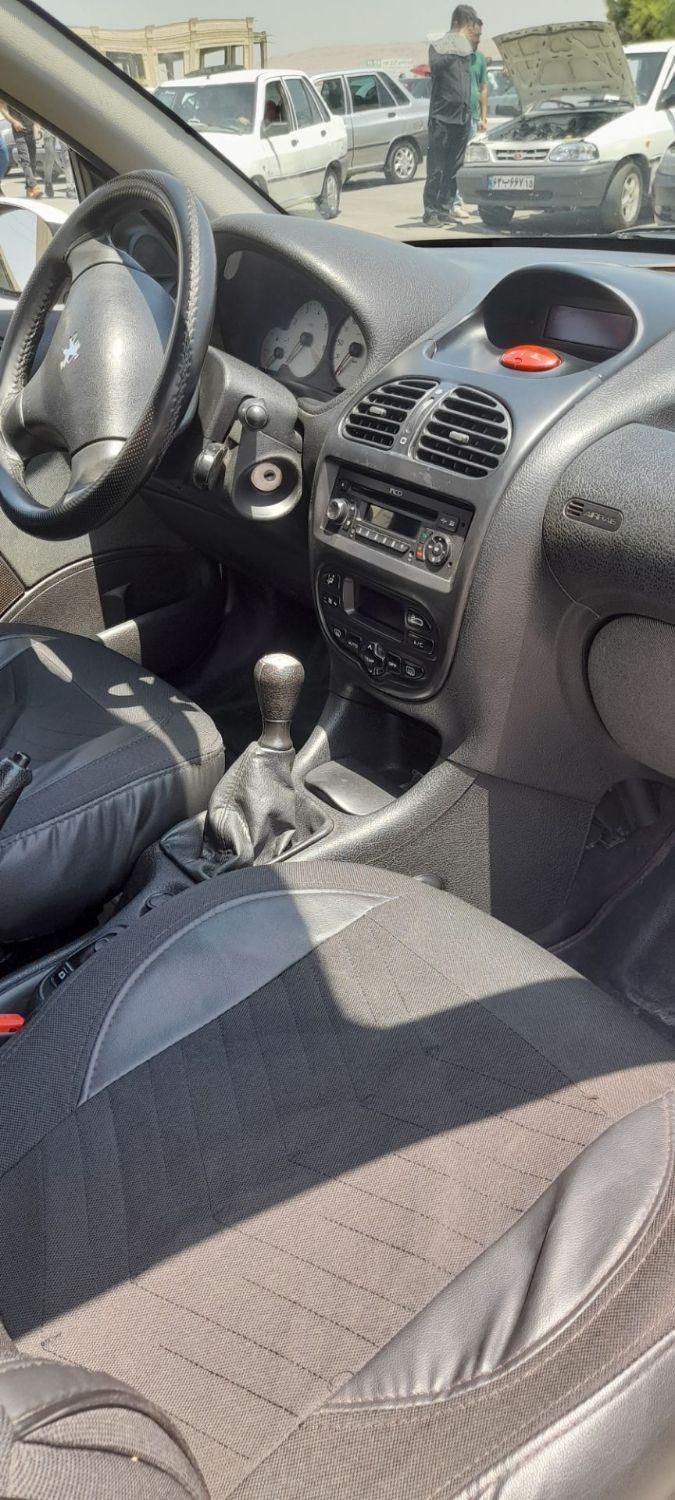 پژو ۲۰۶ صندوق دار v8 - 1396