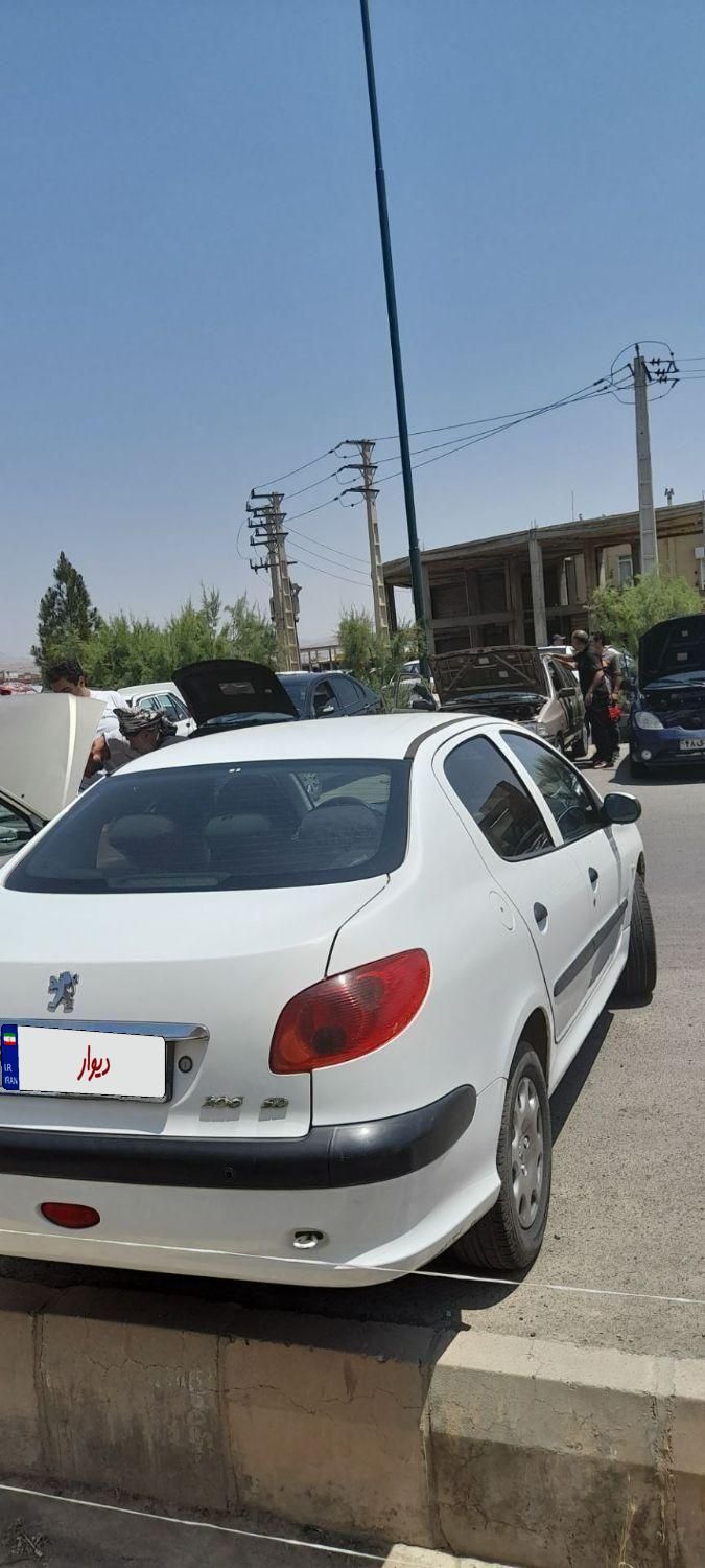 پژو ۲۰۶ صندوق دار v8 - 1396