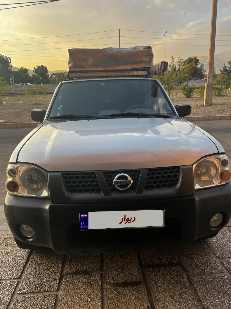 نیسان رونیز دنده‌ای - 1383