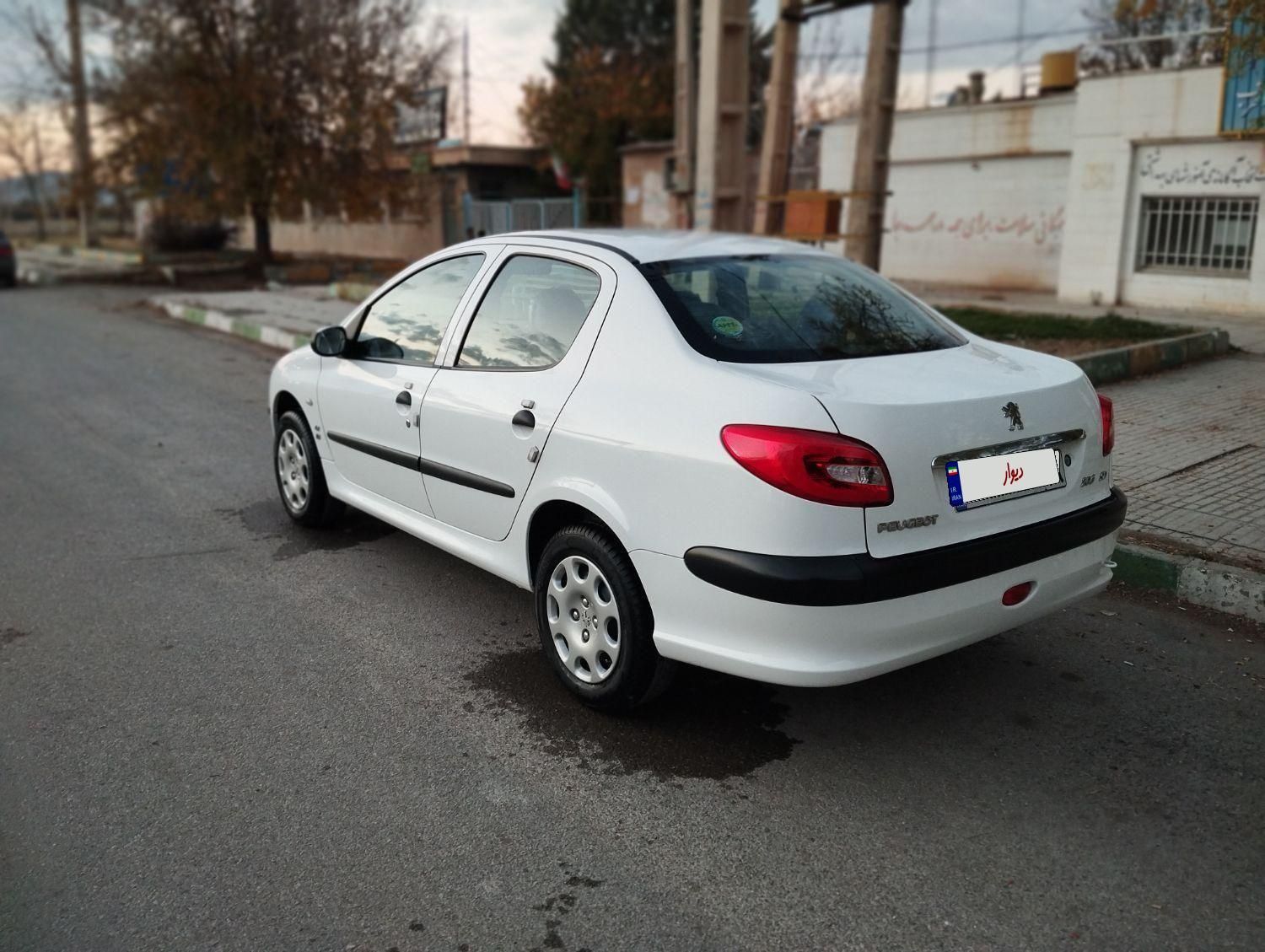 پژو ۲۰۶ صندوق دار v8 - 1399