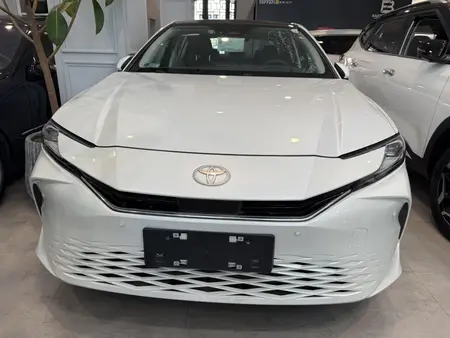 تویوتا کمری GLX - 2024