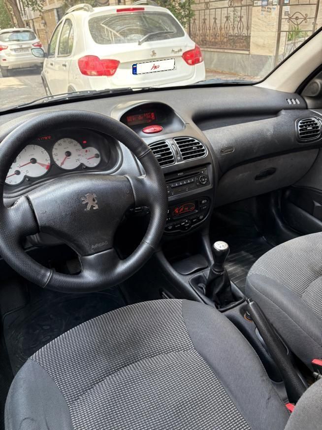 پژو ۲۰۶ صندوق دار v8 - 1396