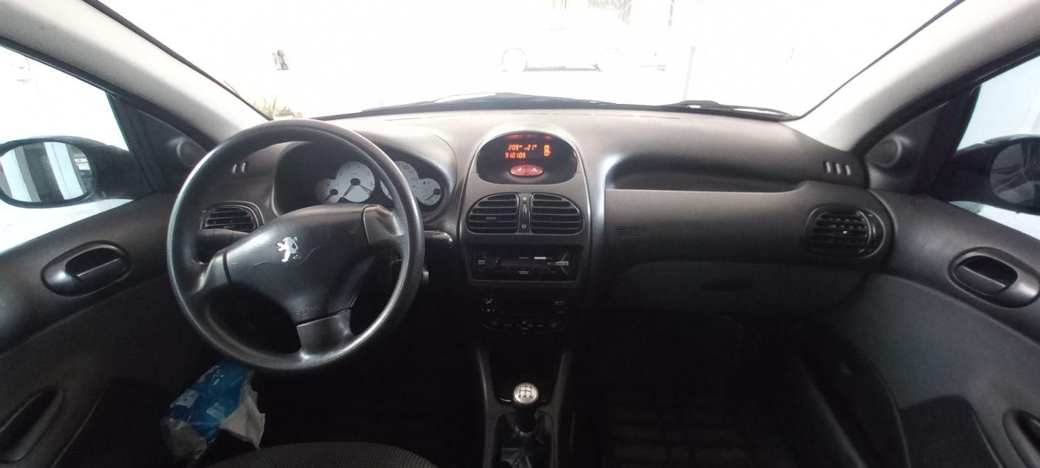 پژو ۲۰۶ صندوق دار v8 - 1393